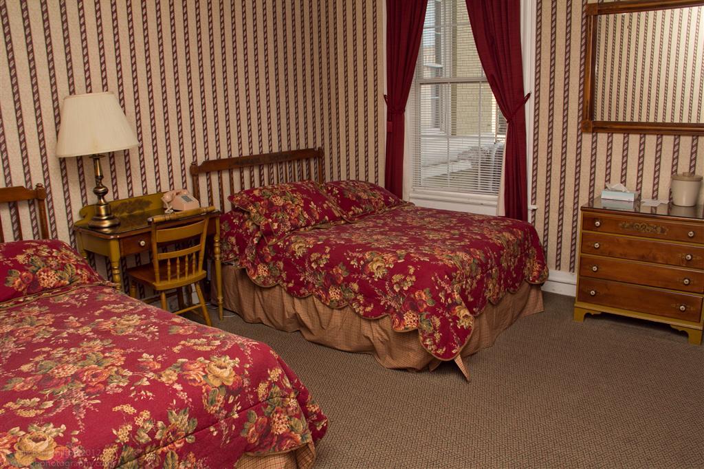 The Yankee Pedlar Inn Torrington Habitación foto