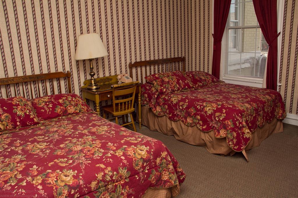 The Yankee Pedlar Inn Torrington Habitación foto
