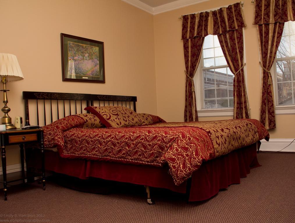 The Yankee Pedlar Inn Torrington Habitación foto